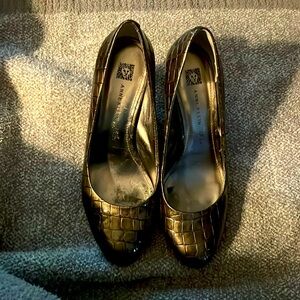 Anne Klein Silver Alligator 3 inch round toe pumps